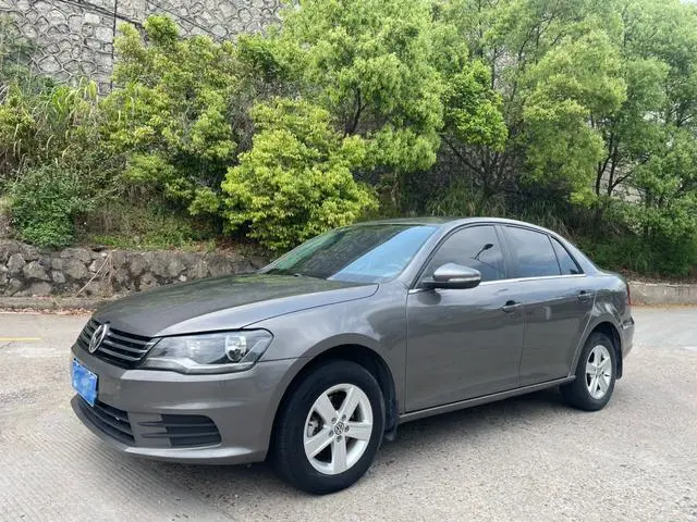Bora 2013 1.6L automatic fashion model