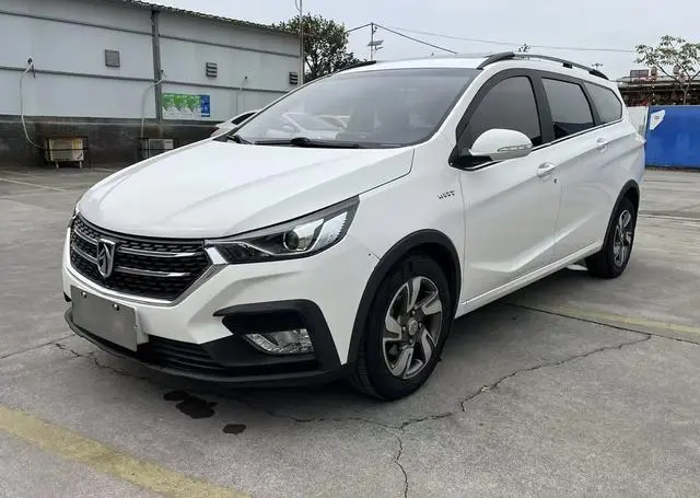 Baojun 310W 2018 model 1.5L automatic luxury model Guo V