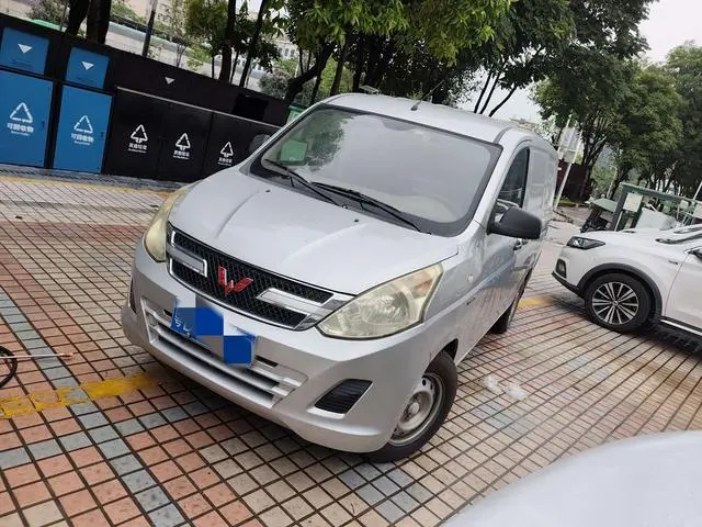Wuling Rongguang V 2019 1.5L van transporter practical model National V