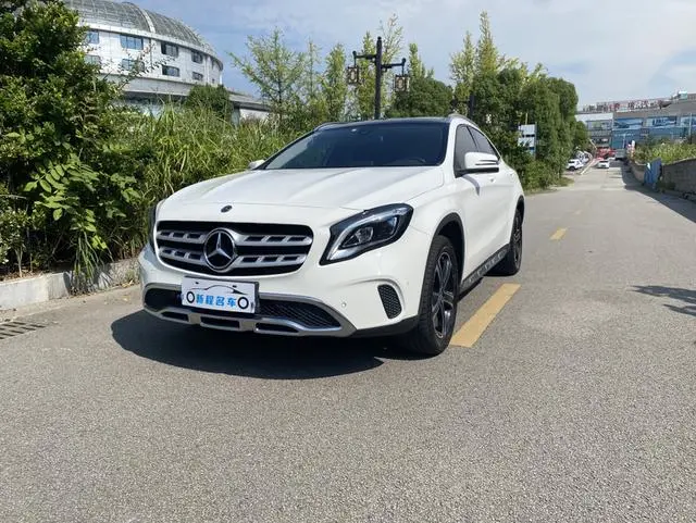 Mercedes-BenzGLA 2018 GLA 200 Fashion