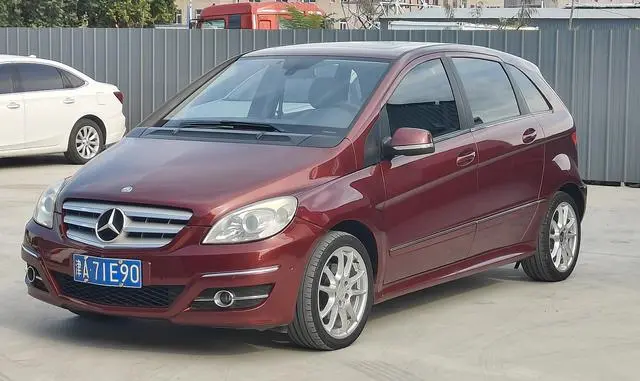 Mercedes-BenzB Class 2010 B 200 2.0 stepless luxury