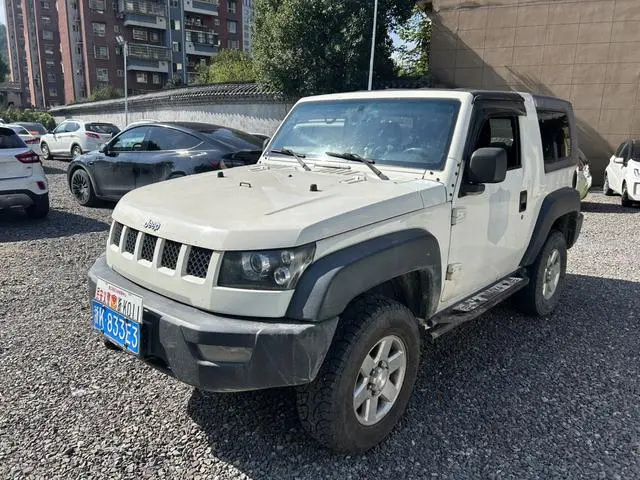 Beijing Off-road BJ40 2014 model 2.4L Manual Crossing Edition