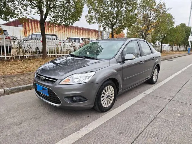 Focus 2013 sedan classic 1.8L automatic fashion model