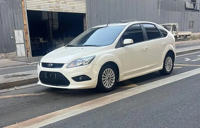 Focus 2013 hatchback classic 1.8L automatic fashion model