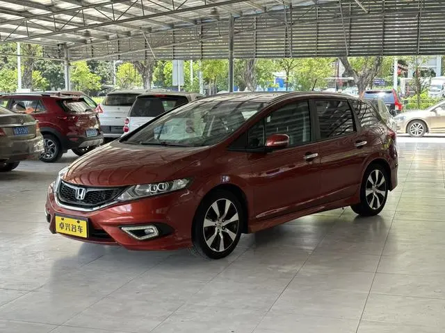 Jade 2013 1.8L CVT luxury version 5 seats