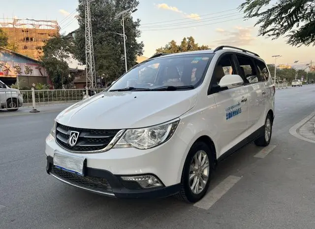 Baojun 730 2014 1.5L manual luxury model 7 seats