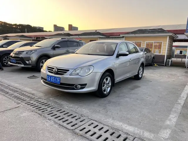 Bora 2011 1.6L manual fashion model