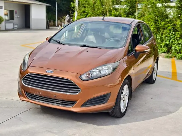 Carnival 2013 hatchback 1.5L manual style