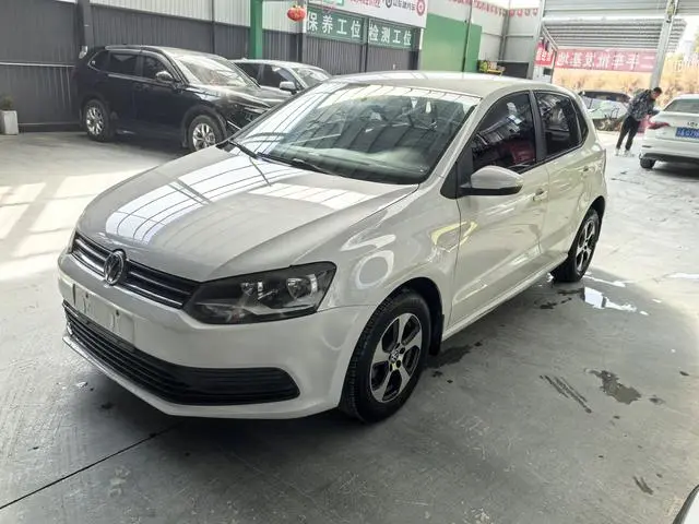 Polo 2016 1.4L automatic fashion model
