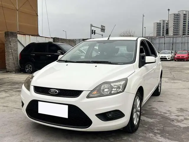 Focus 2013 hatchback classic 1.8L manual basic model