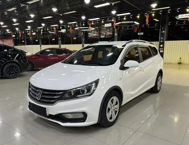 Baojun 310W 2017 1.5L manual fashion model National V