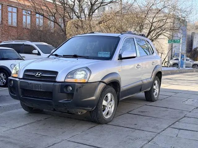Tucson 2006 2.0L manual four-wheel drive luxury model