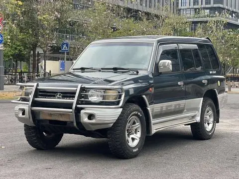 Black King Kong 2009 2.4L manual four-wheel drive