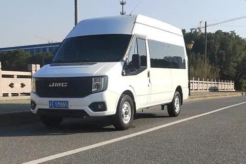 Fushun 2023 2.0T manual diesel mid-axle mid-roof commercial multi-purpose passenger car with 7 seats