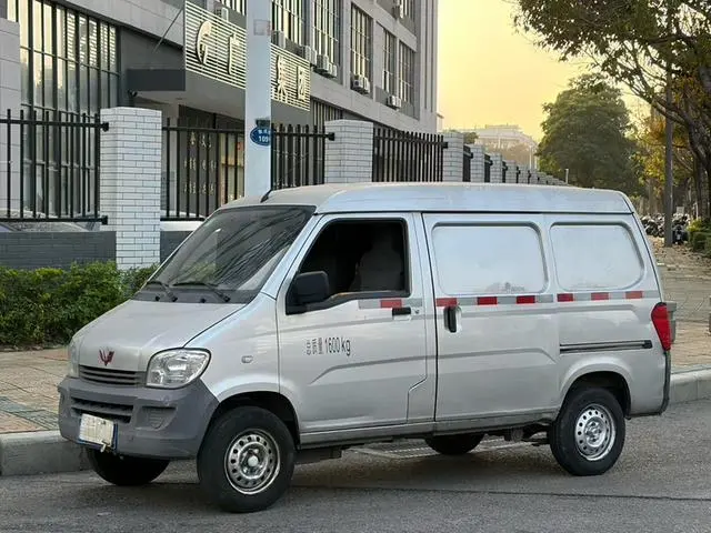 Wulingzhiguang 2020 1.2L van transport truck practical 2-seater LSI