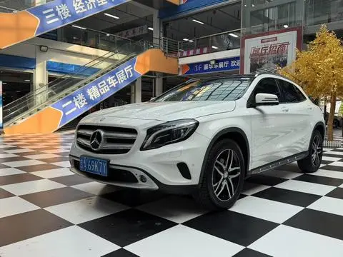 Mercedes-BenzGLA 2017 GLA 200 Fashion Model