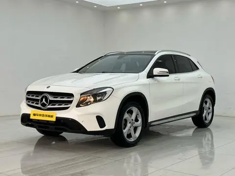 Mercedes-BenzGLA 2017 GLA 200 Fashion Model