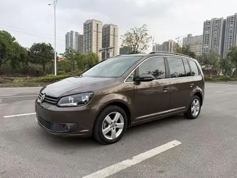 Touran 2013 1.4T manual fashion version 5 seats