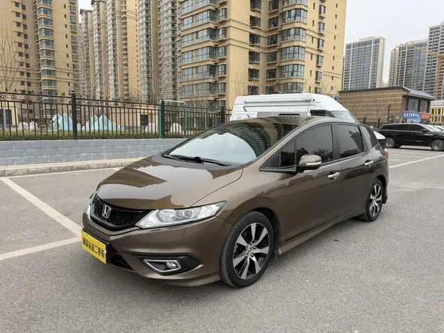 Jade 2014 1.8L CVT Luxury Exclusive Edition 5 seats