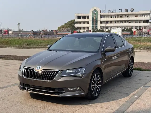 Superb 2016 TSI280 DSG Enactus Edition