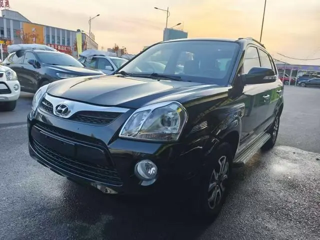 Tucson 2013 2.0L manual two-wheel drive stylish model