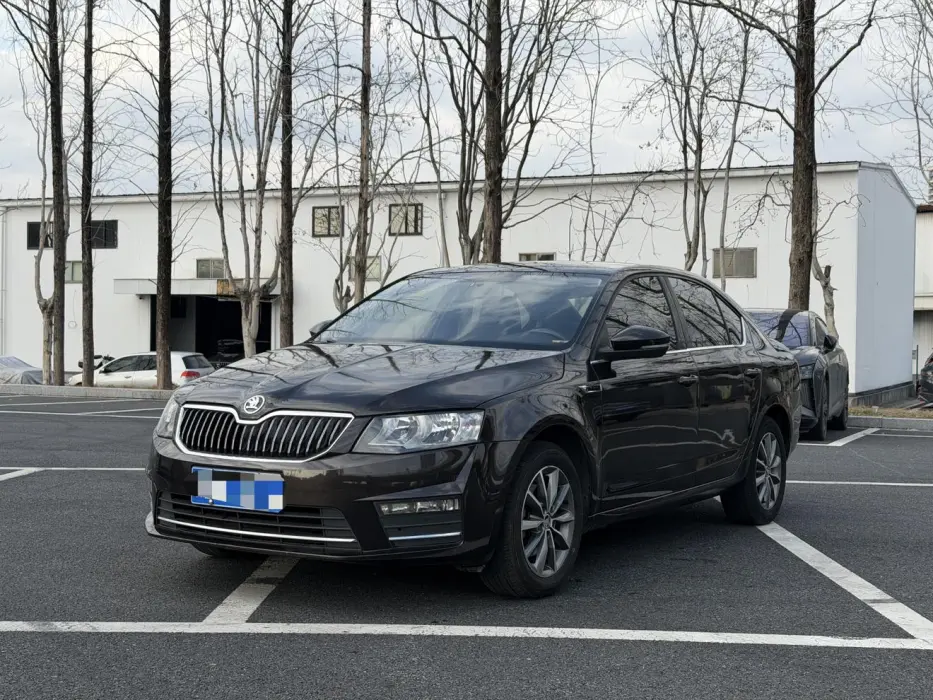Octavia 2017 1.6L Automatic Edition