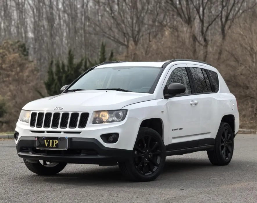 Compass (Imported) 2013 2.0L 2WD Black Deluxe Edition