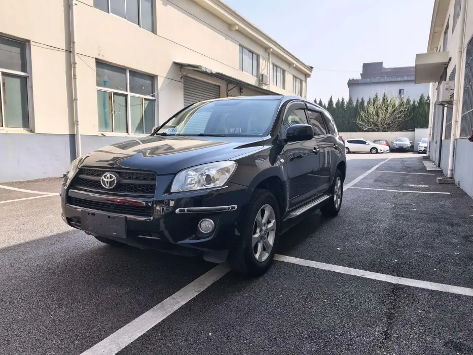 RAV4 Rongfang 2011 2.0L automatic luxury version