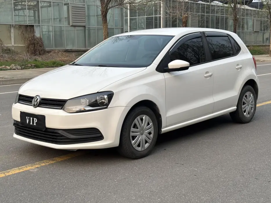 Polo 2016 1.4L manual fashion model