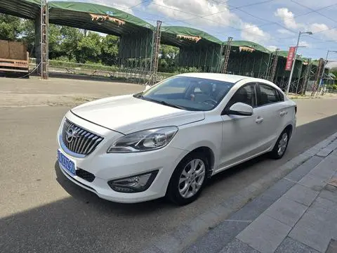 Familia 2014 M5 1.6L Automatic Elite