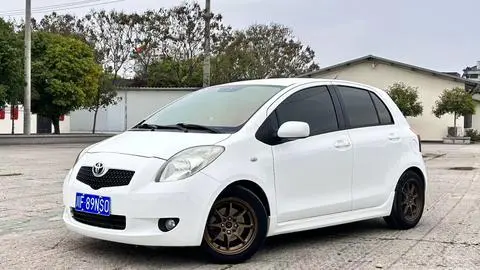 Yaris 2011 1.6G automatic dynamic version