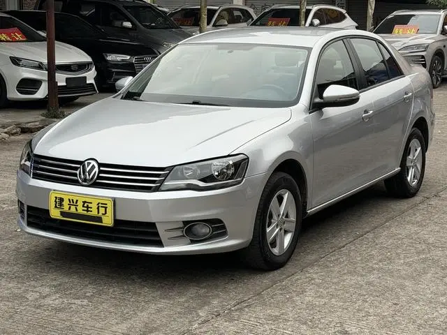 Bora 2013 1.6L automatic fashion model