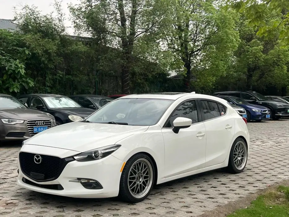 Mazda3 Angkesela 2017 hatchback 2.0L automatic luxury model National V
