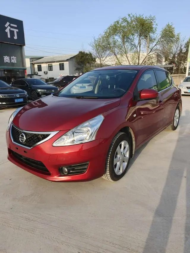 Tiida 2011 1.6L CVT comfort model