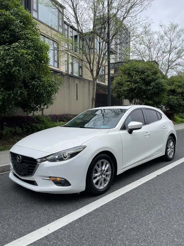 Mazda3 Angkesela 2017 hatchback 1.5L automatic luxury model National V