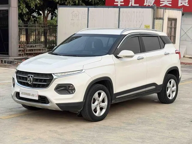 Baojun 510 2017 1.5L manual fashion model