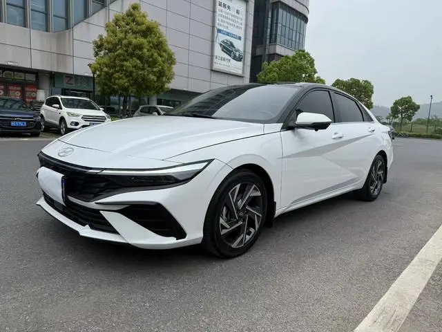 Elantra 2023 1.5L CVT LUX Premium Edition