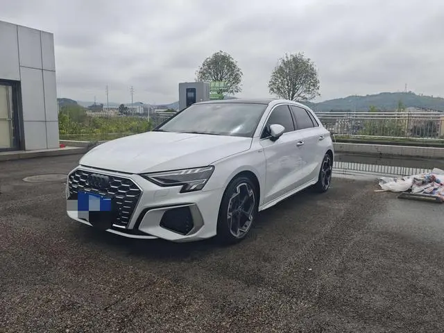 Audi A3 2024 Sportback 35 TFSI luxury sports model
