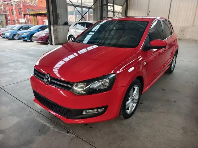 Polo 2011 1.4L automatic stylish version