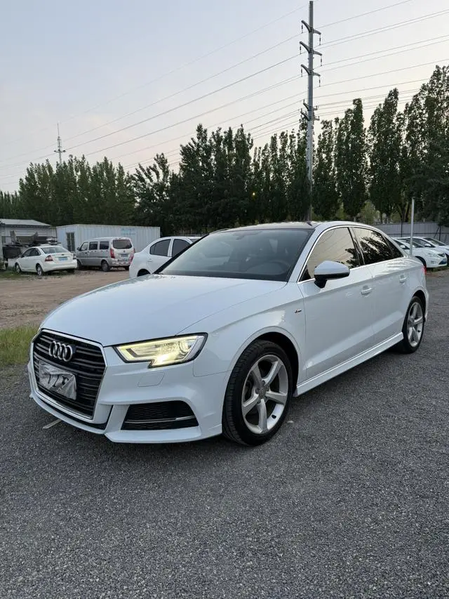 Audi A3 2018 30th Anniversary Limousine 35 TFSI Fashion