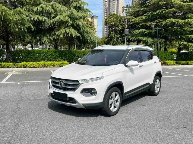 Baojun 510 2017 1.5L manual fashion model