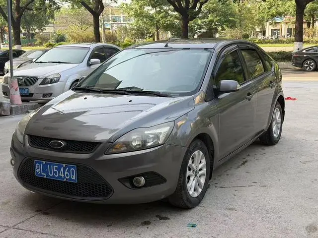Focus 2013 hatchback classic 1.8L automatic basic model