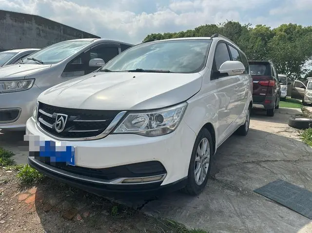 Baojun 730 2016 1.5L manual value model 7 seats National V