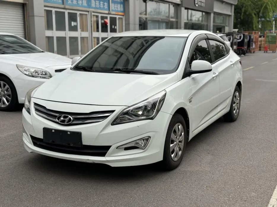 Reina 2014 1.4L manual smart GLS