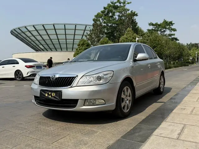 Octavia 2015 Classic 1.6L Manual Ezhi Edition