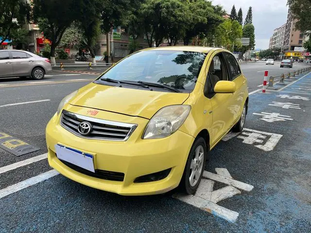 Yaris 2011 1.6E Automatic Charming Edition