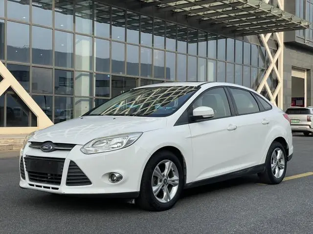 Focus 2012 sedan 1.6L manual style
