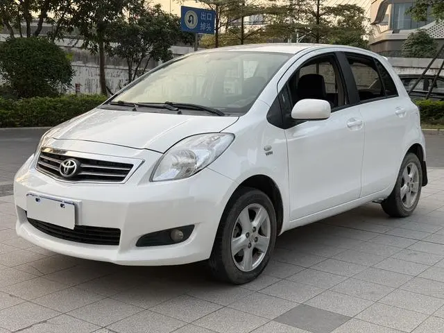Yaris 2011 1.6E Automatic Charming Edition