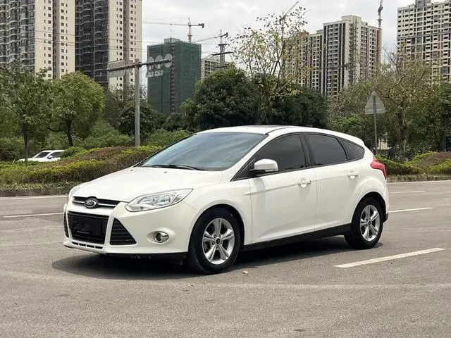 Focus 2012 hatchback 1.6L automatic fashion model