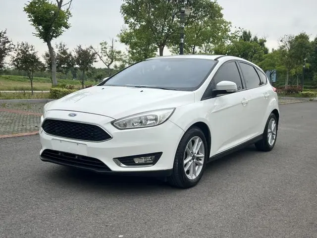 Focus 2017 hatchback 1.6L automatic stylish smart mobility version